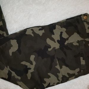 Camouflage Ankle Pants